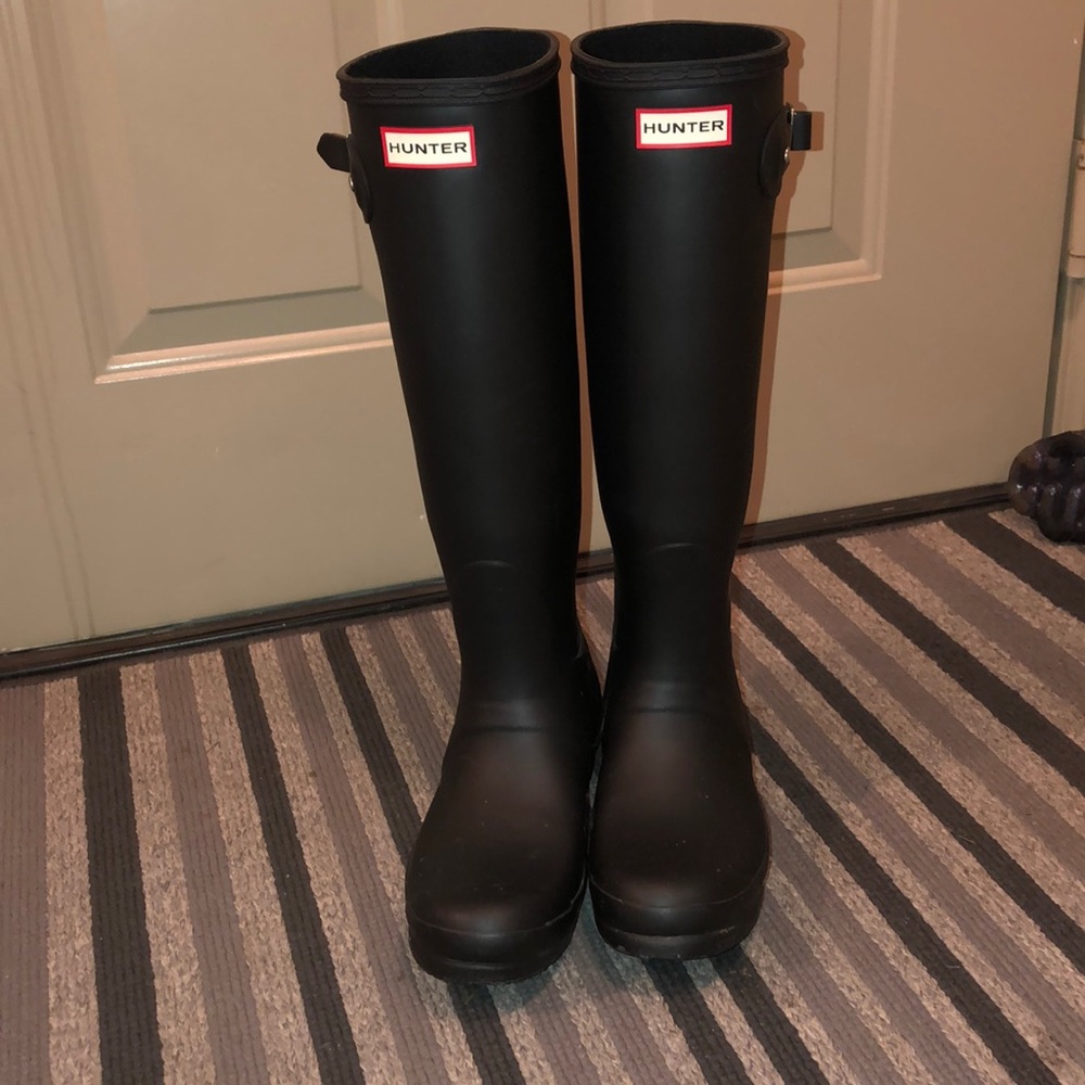 Black tall Hunter boots